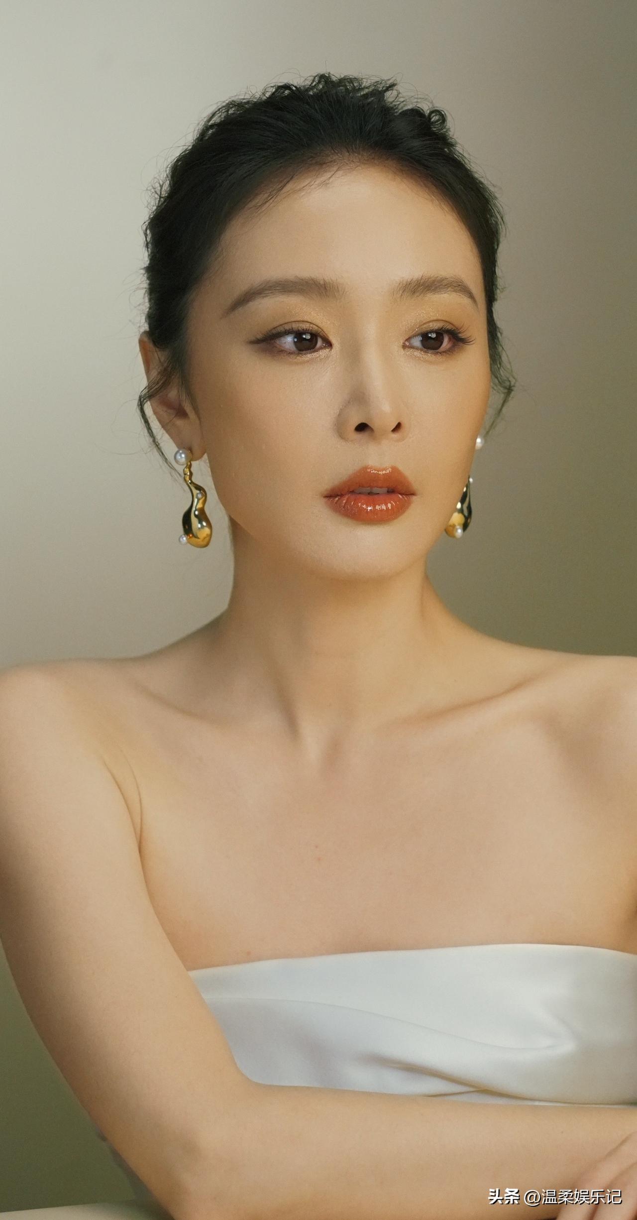 大嫂这个妆容好高贵呀