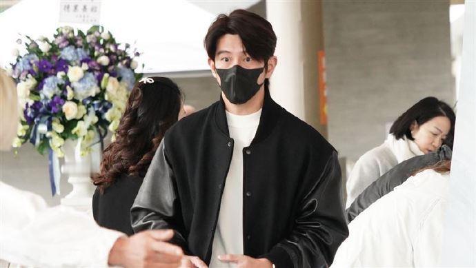 修杰楷逃兵风波后首露面修杰楷回应复出演戏 据台媒，修杰楷8日现身林光宁追思会。面