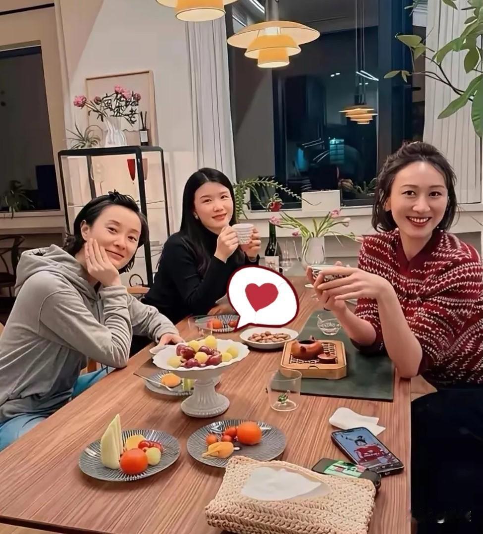 吴越请客差点翻车引热议！
一身朴素穿搭，看透明星真实人品
 
娱乐圈最真实的反差