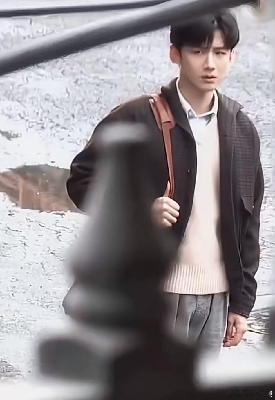 白敬亭战争与人皮衣路透白敬亭战争与人皮衣造型白敬亭战争与人皮衣造型，不错不错，好