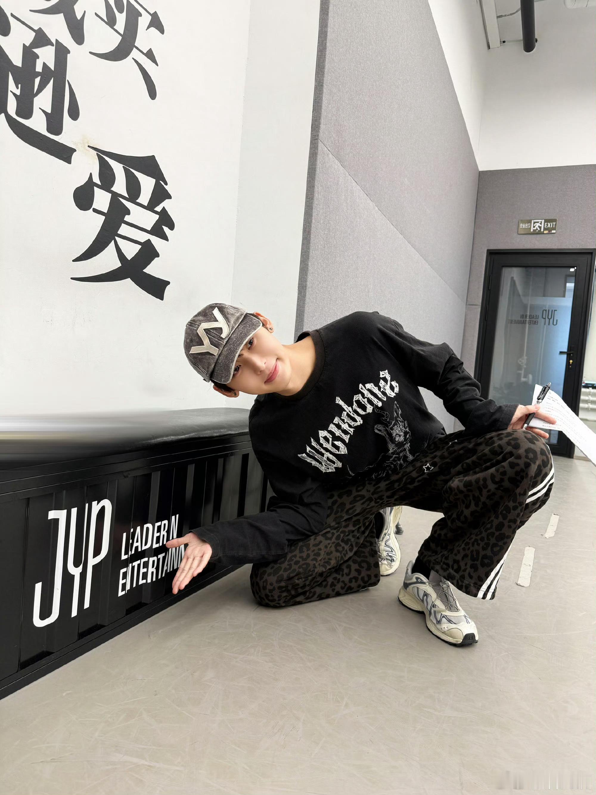 唐九洲听取jo声一片被披哥现场笑疯！全场此起彼伏都在喊JOJO，唐九洲妥妥全场人