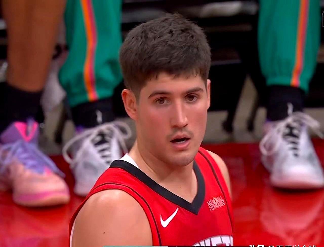 再不做准备，你会错过火箭直升第二的班车！
 
火箭26胜15负，离西部第二马刺只