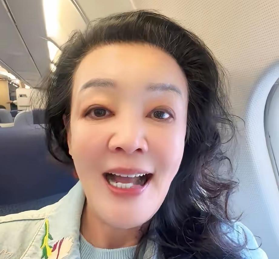 兰姐身体不舒服，没能和儿子儿媳过年，大家都有点遗憾，后来她恢复了，今天就走了，飞