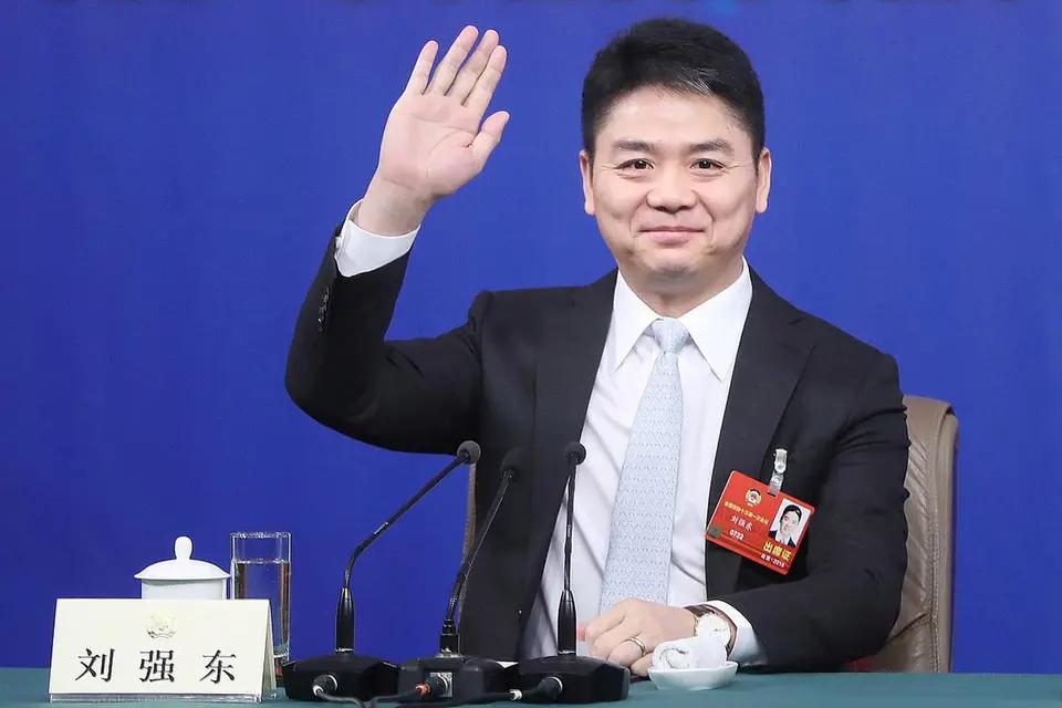 太意外？刘强东登上新闻联播，被央视3秒特写，释放出什么信号？

最近，以联席主席