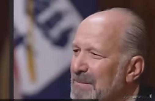 柯林斯：迈克·约翰逊说你应该停止玩弄政治游戏，而卢特尼克是一位优秀的商务部长。