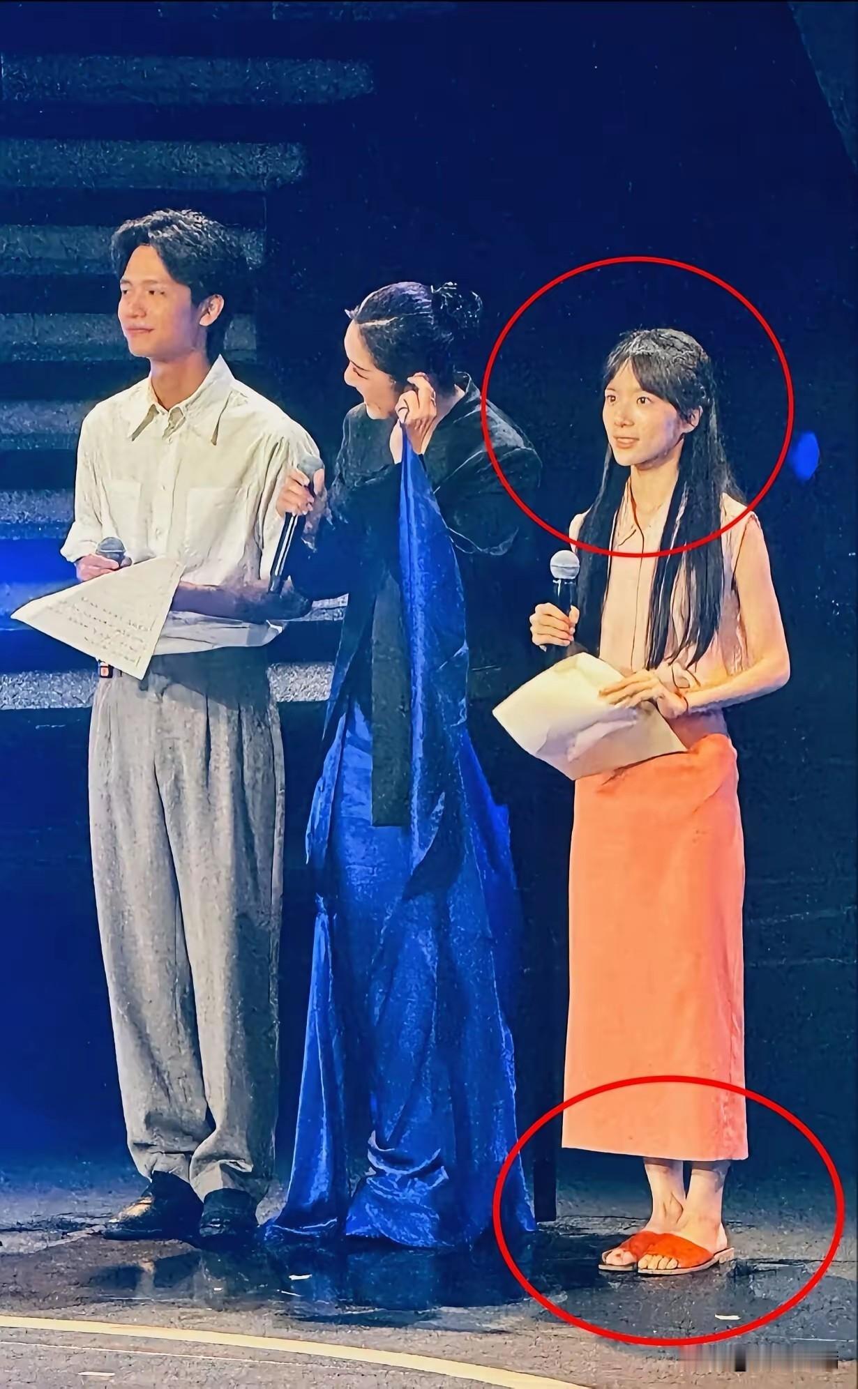 全网都在夸她“人间清醒”，
我却觉得李思潼这一招赢得太高级！
在微博之夜那个争奇