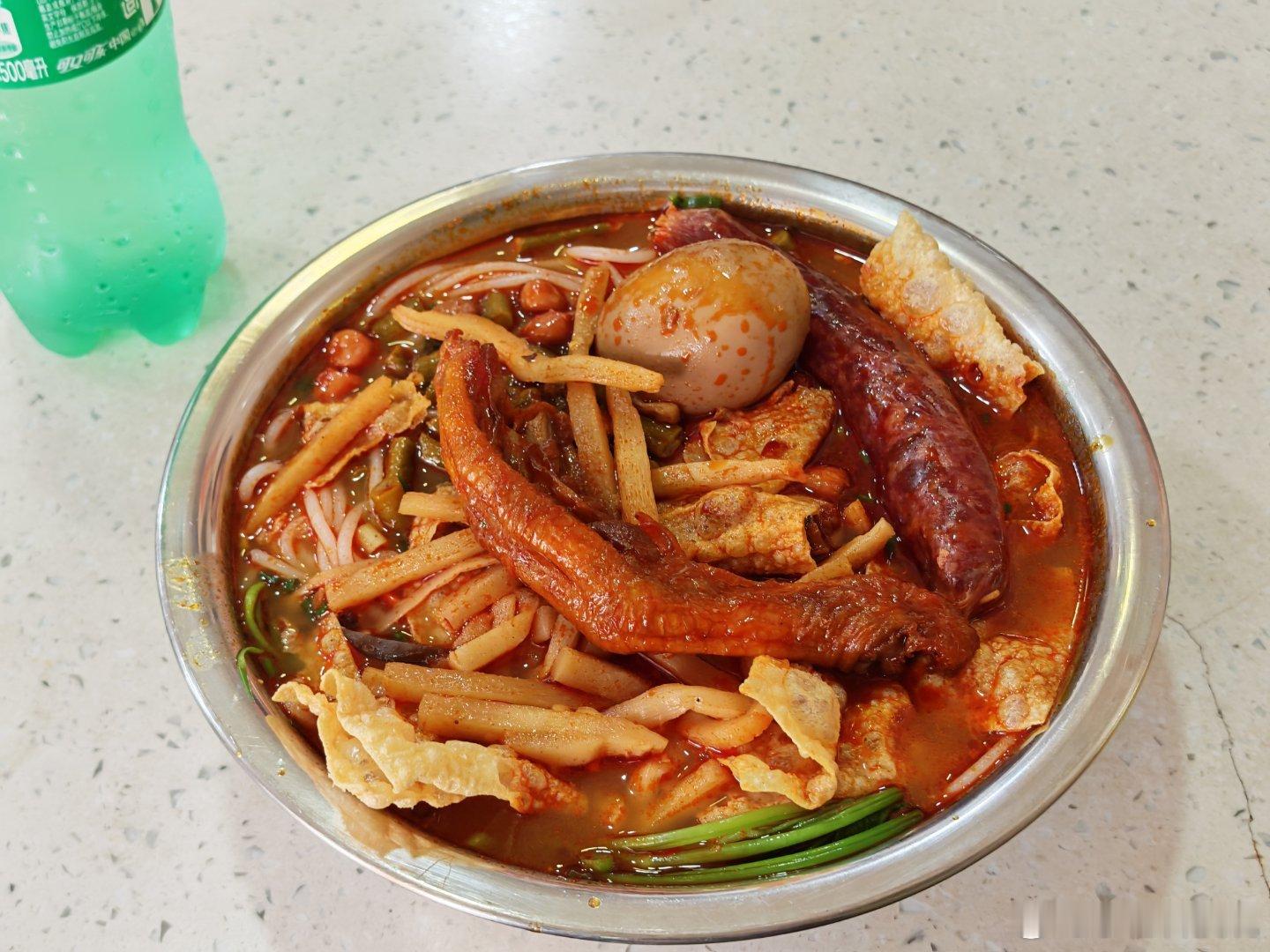 回来看看，再吃一吃以前经常吃的螺蛳粉店。 柳州