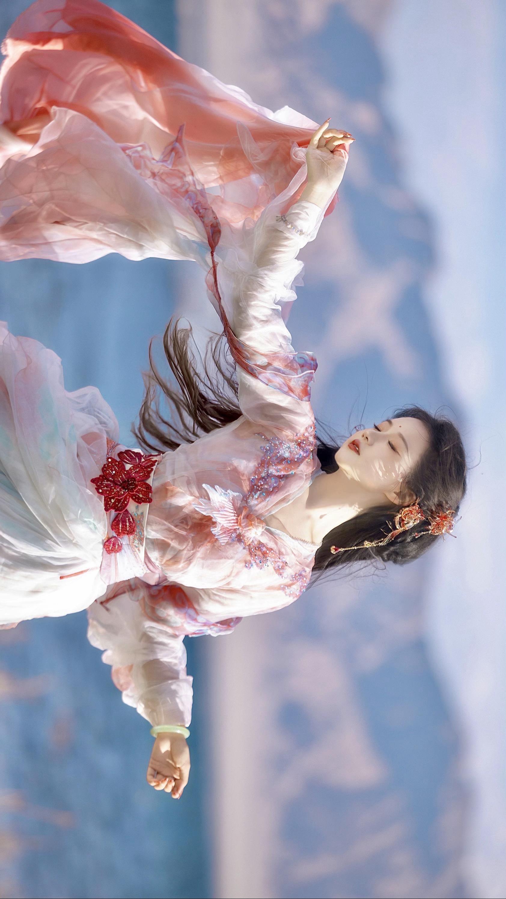 “神女爱世人”出镜  妆造