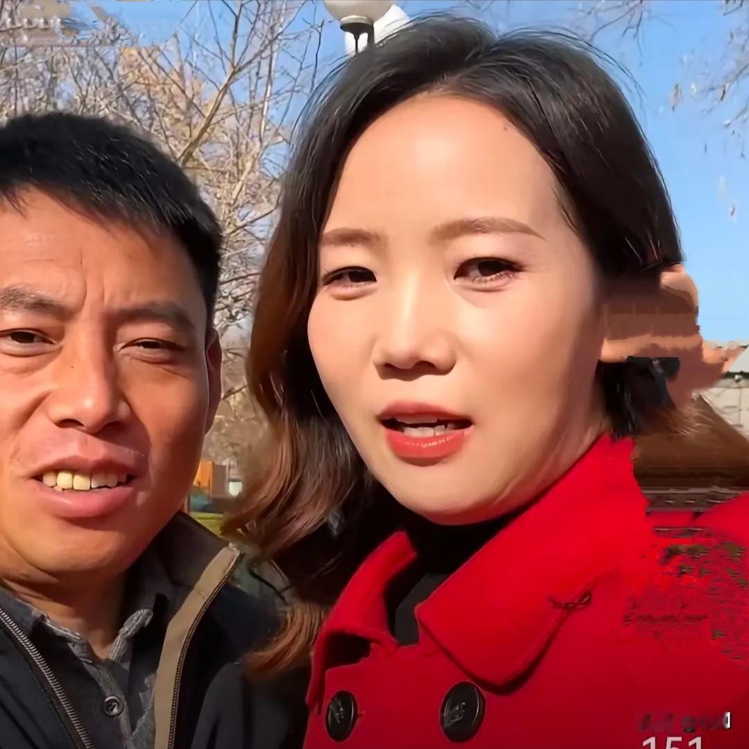 今天才知道，原来倔媳妇比华强还大一岁呢。

视频里看着华强一脸老成的样子，总感觉