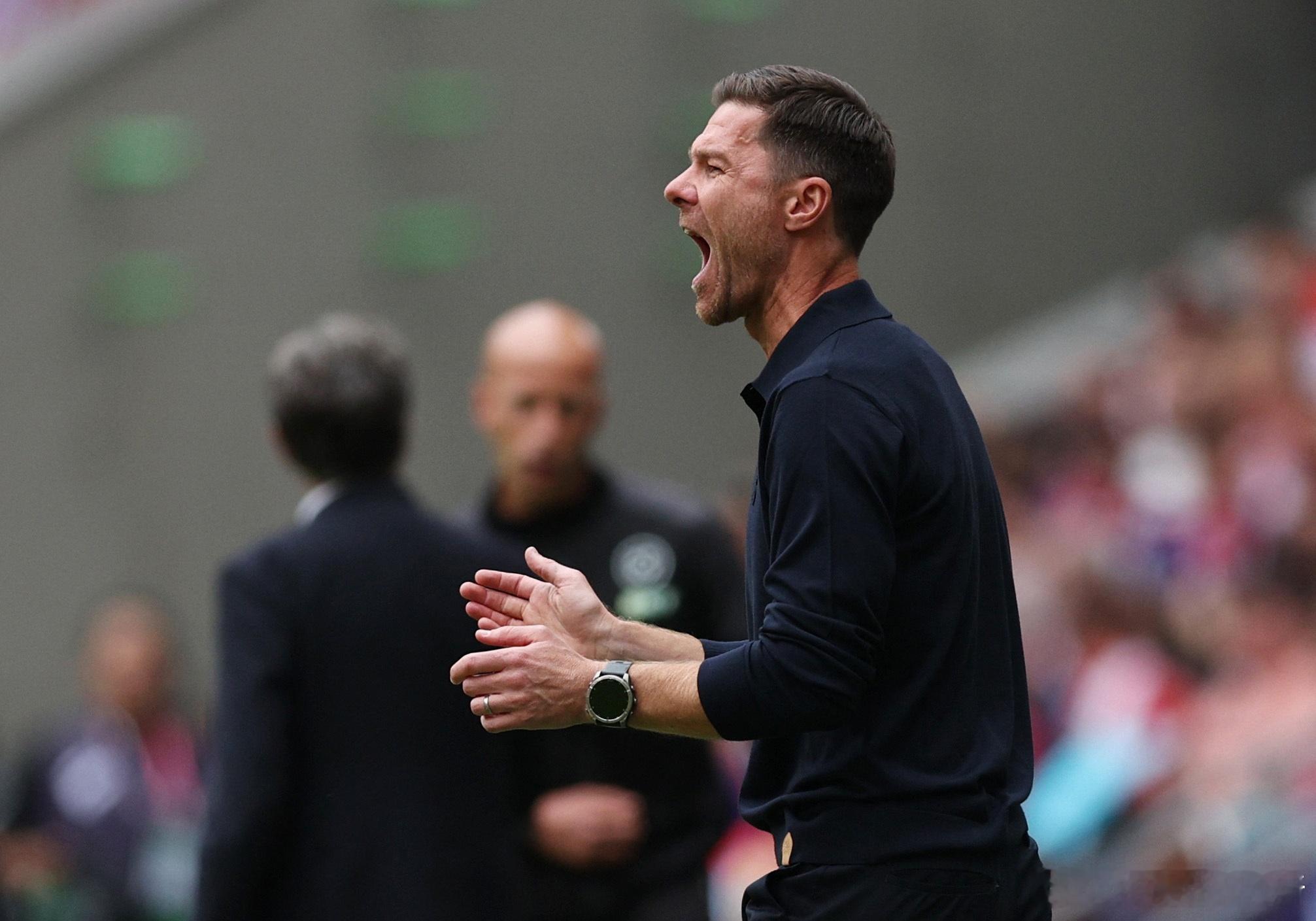 塞尔电台：只有被曼城血洗或连输曼城阿拉维斯，阿隆索才会下课据塞尔电台报道，只有在