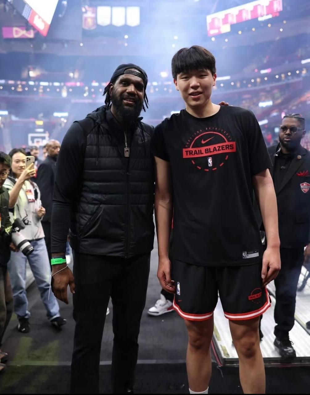 青春风暴与铁血防守的巅峰碰撞当波特兰开拓者的外线火力遇上克利夫兰骑士的内线铁壁，