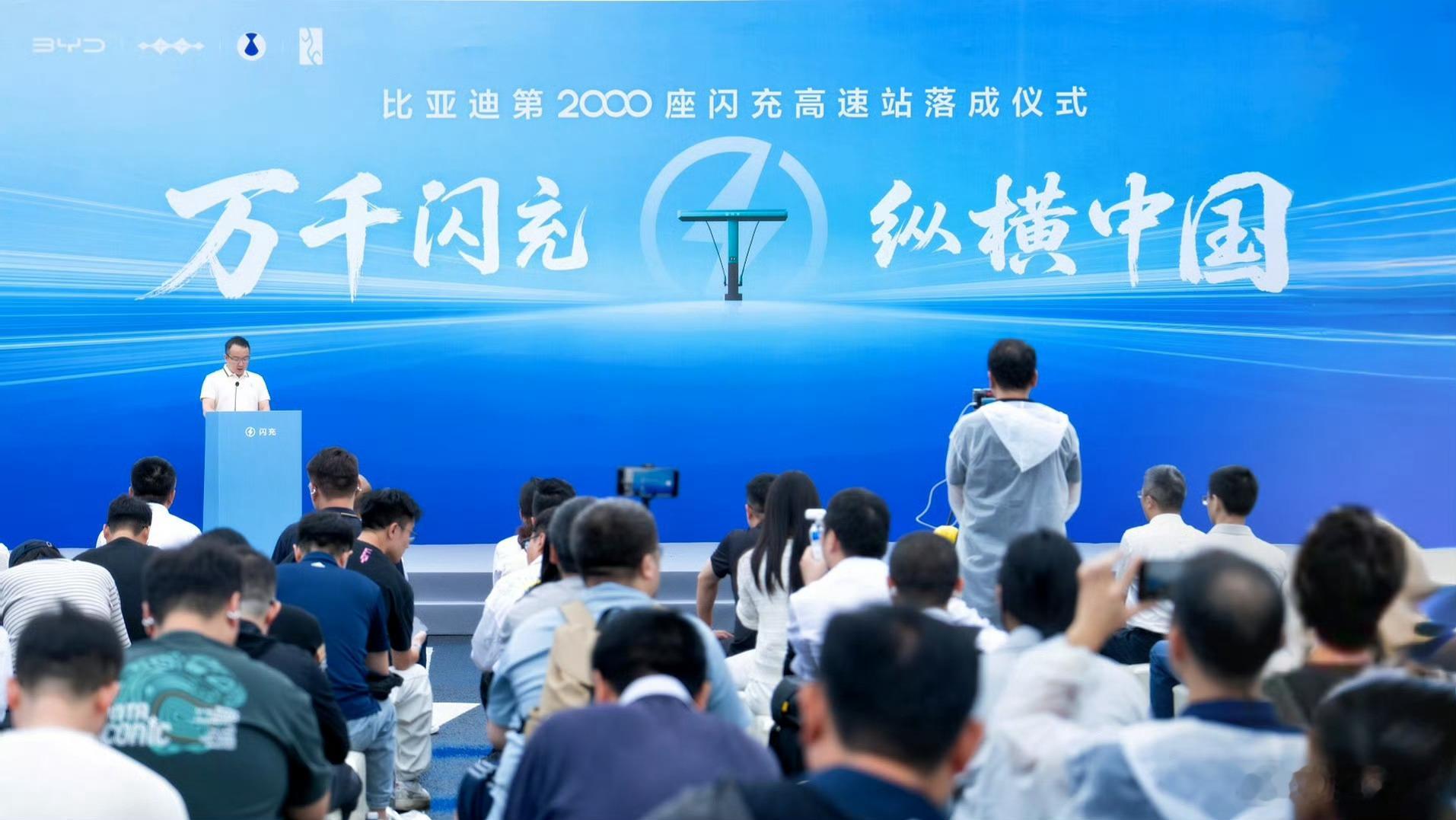 你们跑高速遇到充电排队最多等过多久？电车跑高速最闹心的莫过于服务区排长队等充电，