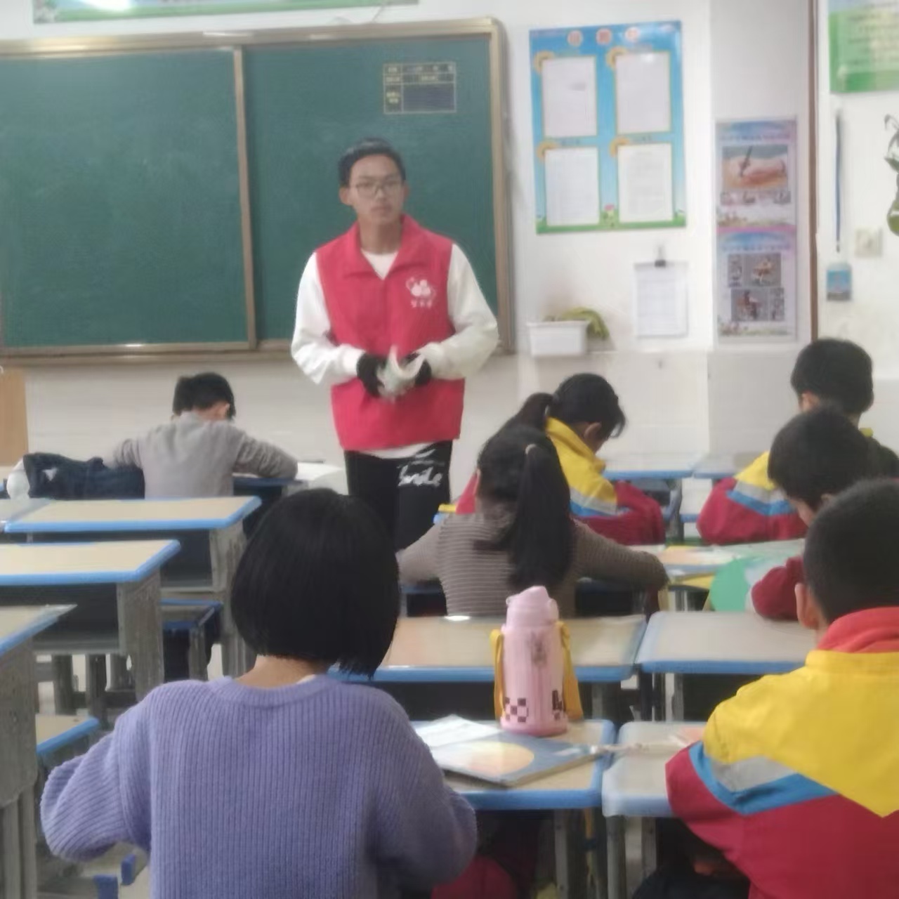 1月17日，曲阜师范大学政治与公共管理管理学院“智未来”社会实践队伍与日照市团委