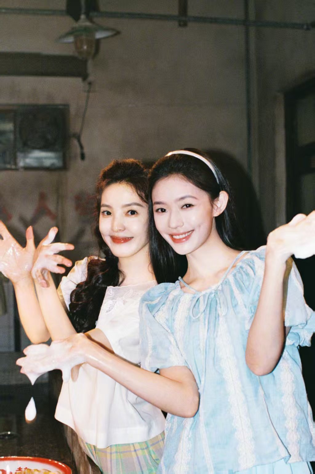 章若楠林允明媚姐妹花章若楠林允合照 章若楠林允合照来啦 