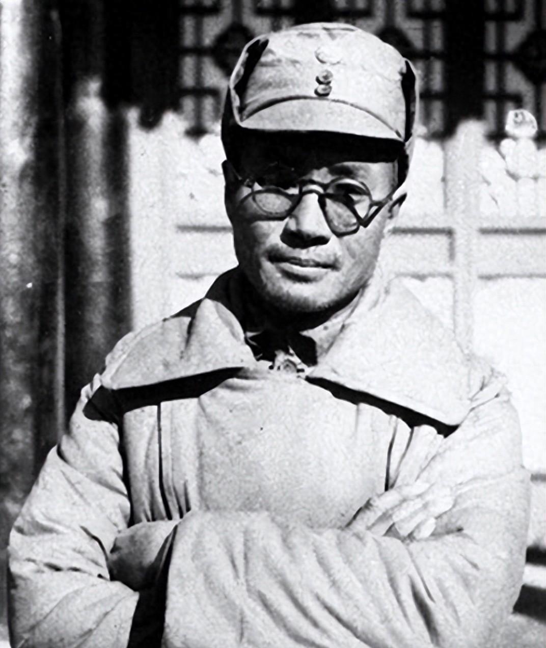 1966年刘伯承搬到北京郊区，左眼视力几乎丧失，陈毅探望时却安慰他说瞎了反而更好