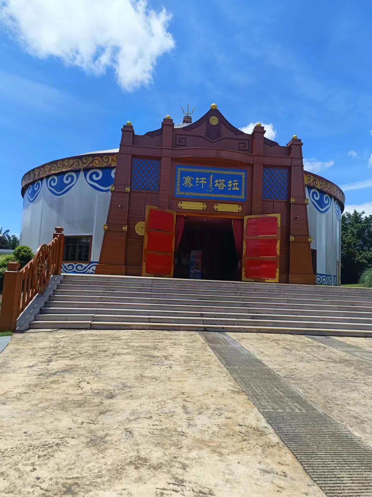 锦绣中华里面原来是有自营餐厅的，就是这个，如果不是自营餐厅，这么大的场地租金根本