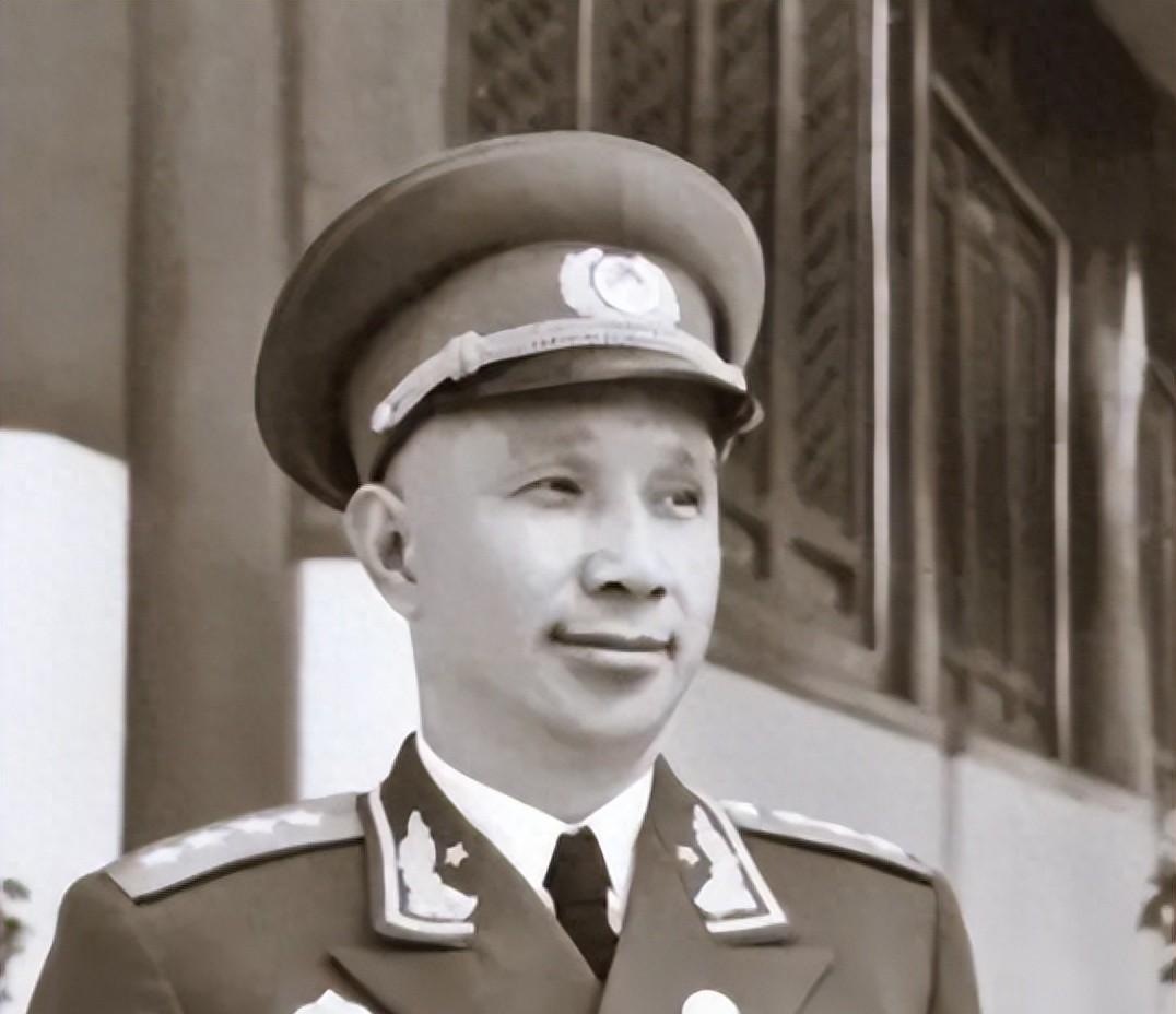 １９８４年，粟裕病重，逝世前曾反复叮嘱身边人：我死后，不要举行遗体告别仪式
19