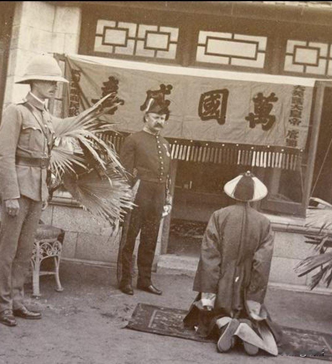 英国驻威海卫军官：
还是我清孝顺，一言不合就下跪磕头