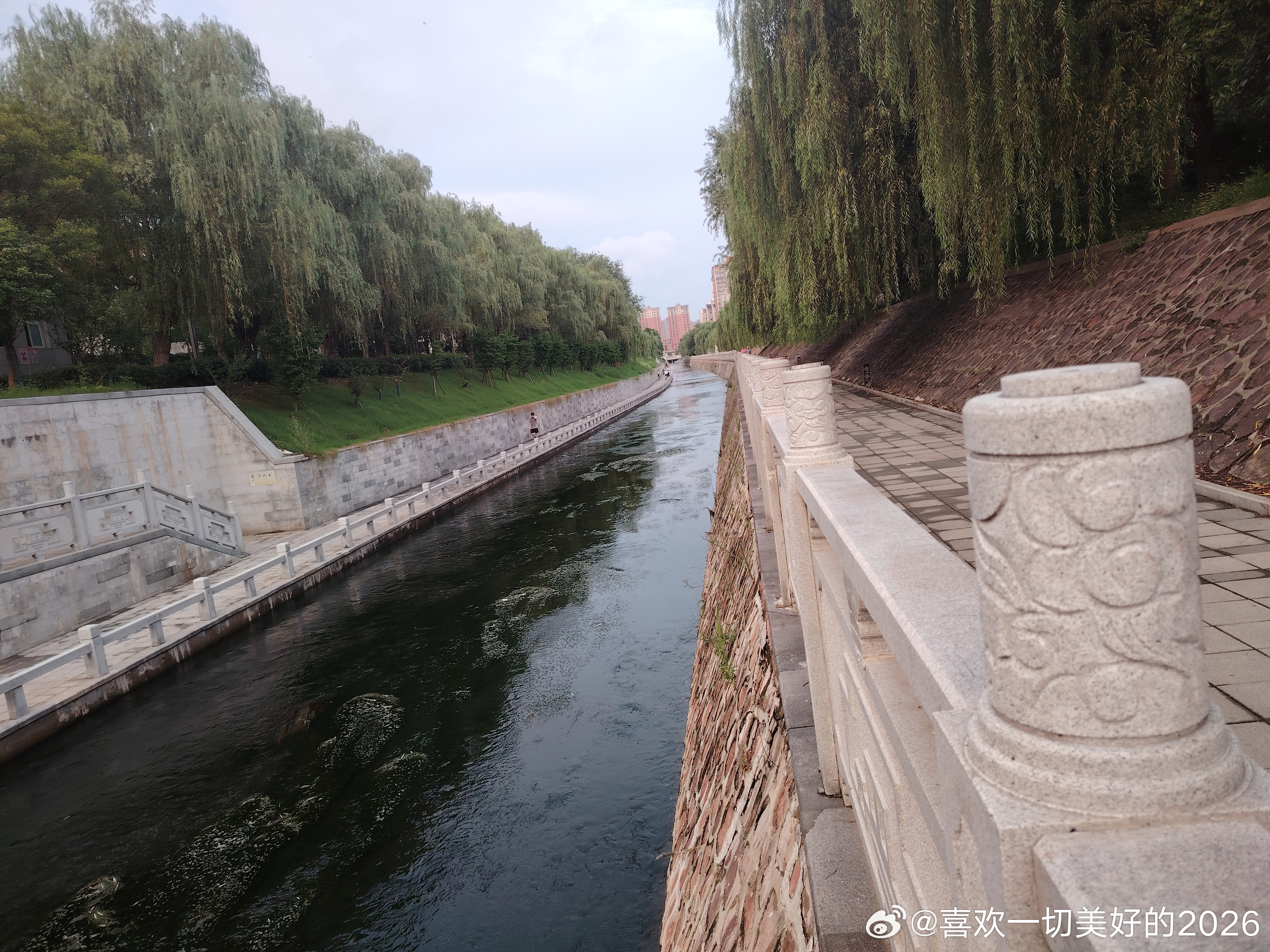 跑河六公里，没有下雨，略遗憾 