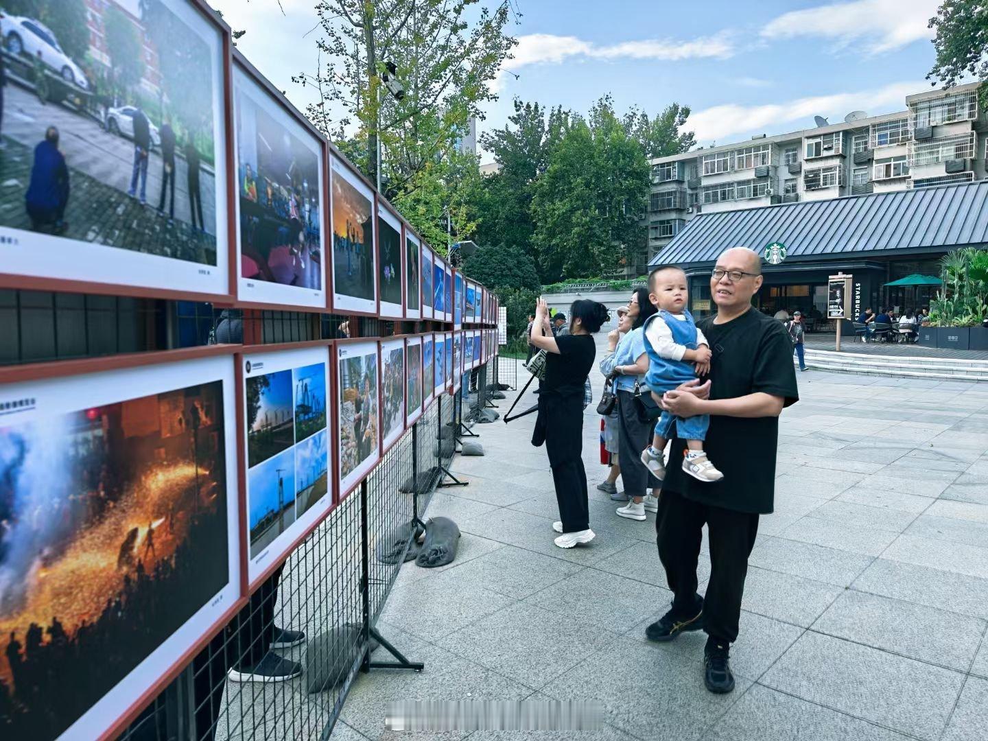 热烈祝贺第八届丝路影像博览会暨西安市民影像艺术周隆重开幕[玫瑰] 周末来翠华里看