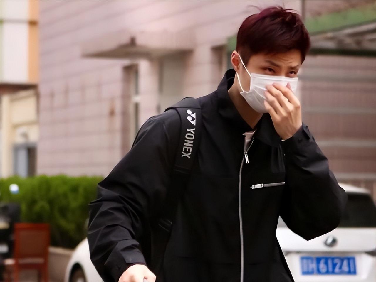 国羽今天从北京出发，前往丹麦霍森斯，参加即将于24日开始的汤尤杯赛。而印尼、马来