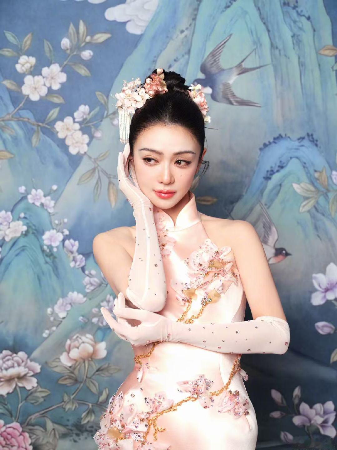 薛凯琪薛凯琪美我一跳薛凯琪这脸是吃了防腐剂吧 ，美到我心脏漏拍一拍！ 