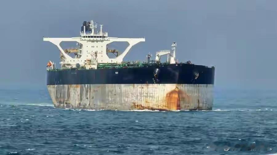 我去！
美国眼中的一块大肥肉，眼睛直勾勾的，都盯了两周了。你看看这个大油轮，叫贝