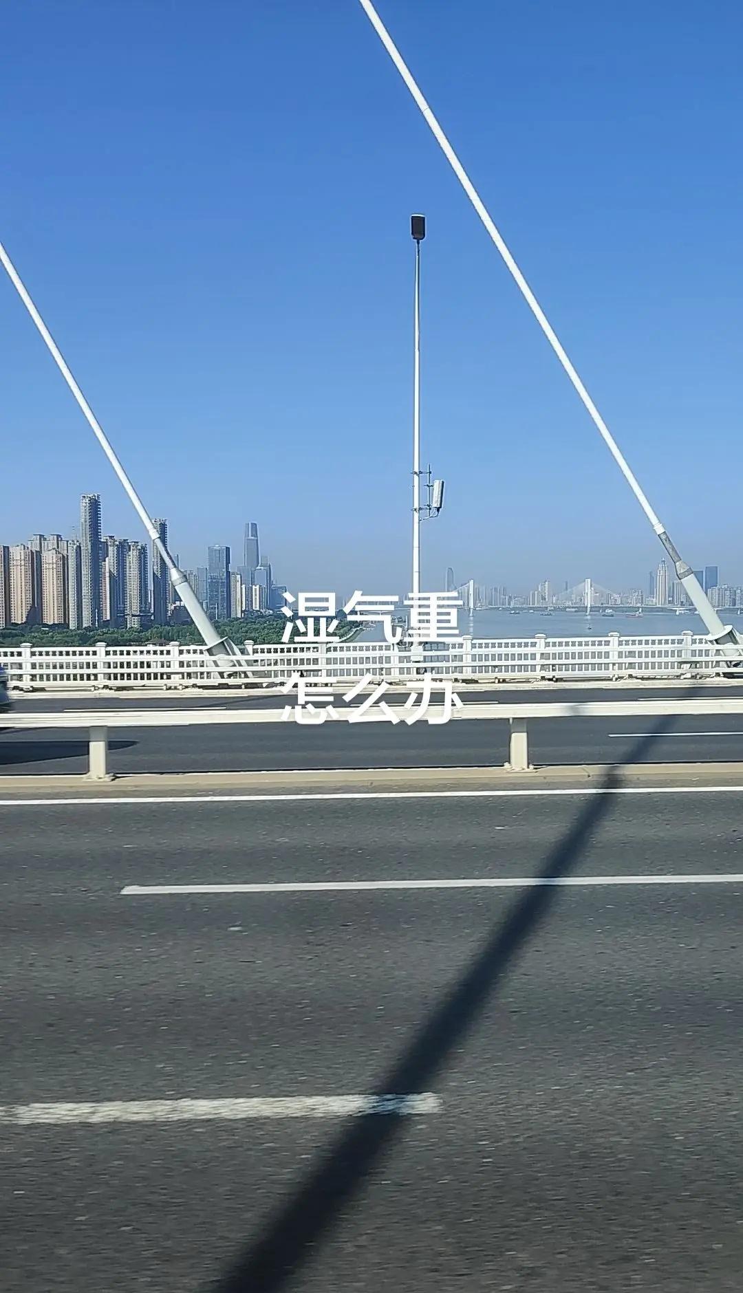 刚刚结束的全锦赛双打真的太激动了，马龙+许昕「龙蟒组合」时隔多年再度搭档男双夺冠