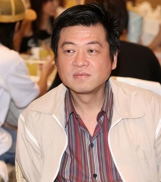 孙德荣累到换不动衣服！
还是赶紧好好休息吧！


孙老师终于停下了。
连续三天，