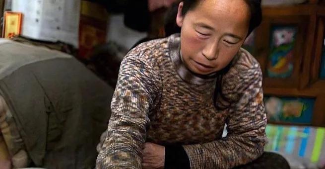 1995年，吉林女子王桂珍，救助了一条受伤的毒蛇，随后她将毒蛇放生。谁料，毒蛇竟