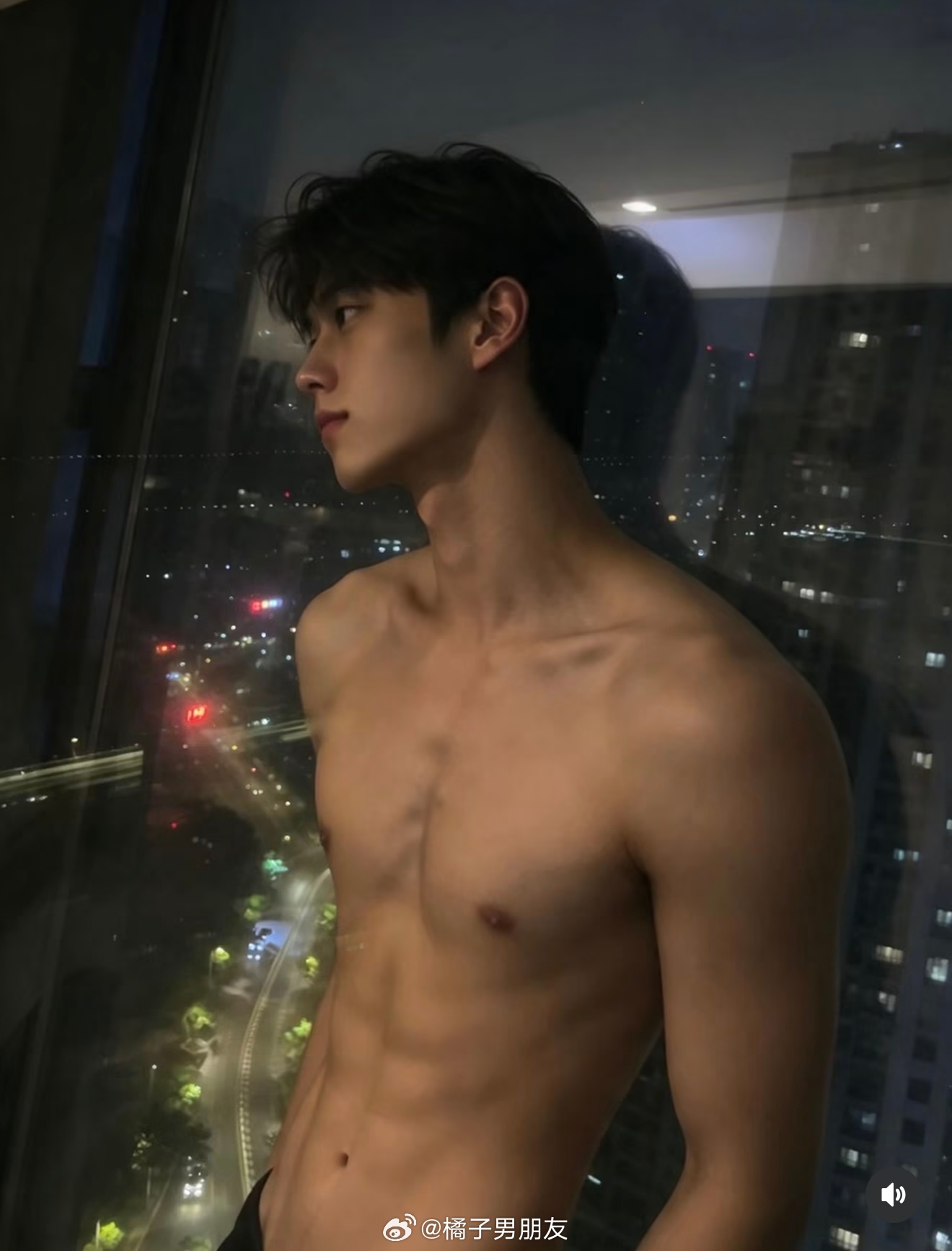 好帅啊，简直让人忍不住多看几眼！👀 ​​​