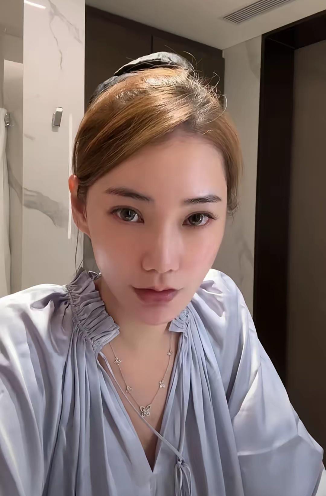 马筱梅表示有时候自己也很无奈，对玥玥和小霖霖自己一般没有话语权，自己也不干涉都是