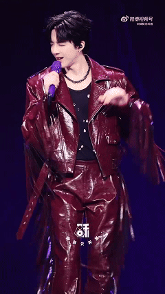 刘宇宁也太会摇了吧 刘宇宁这波“宁摇”动作简直是开年快乐源泉！看着他灵动地晃动，