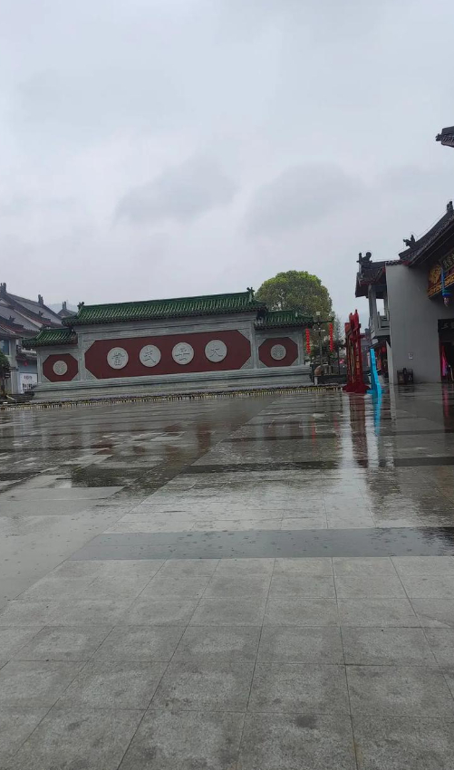 简直是把“舒服”刻进骨子里。指腹碾过穴位的瞬间，雨声、风声、还有自己忍不住的轻哼