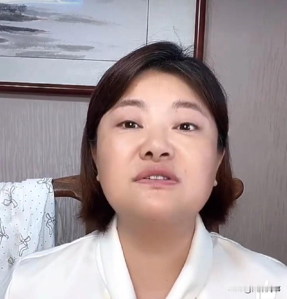 韩安冉妈妈回应和韩安冉关系不好！

           称韩安冉非常聪明，小时