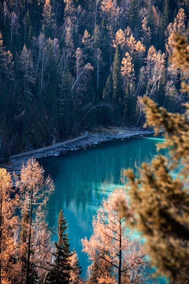 存了一百张新疆壁纸，就差一辆合适的车狠狠期待奕境X9了，希望上市别让我等太久新疆