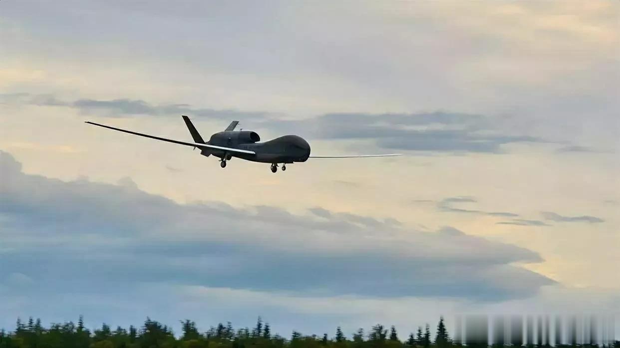 美军“全球鹰”无人侦察机赴日加强对朝监视

来源:俄罗斯卫星通讯社

在朝鲜准备