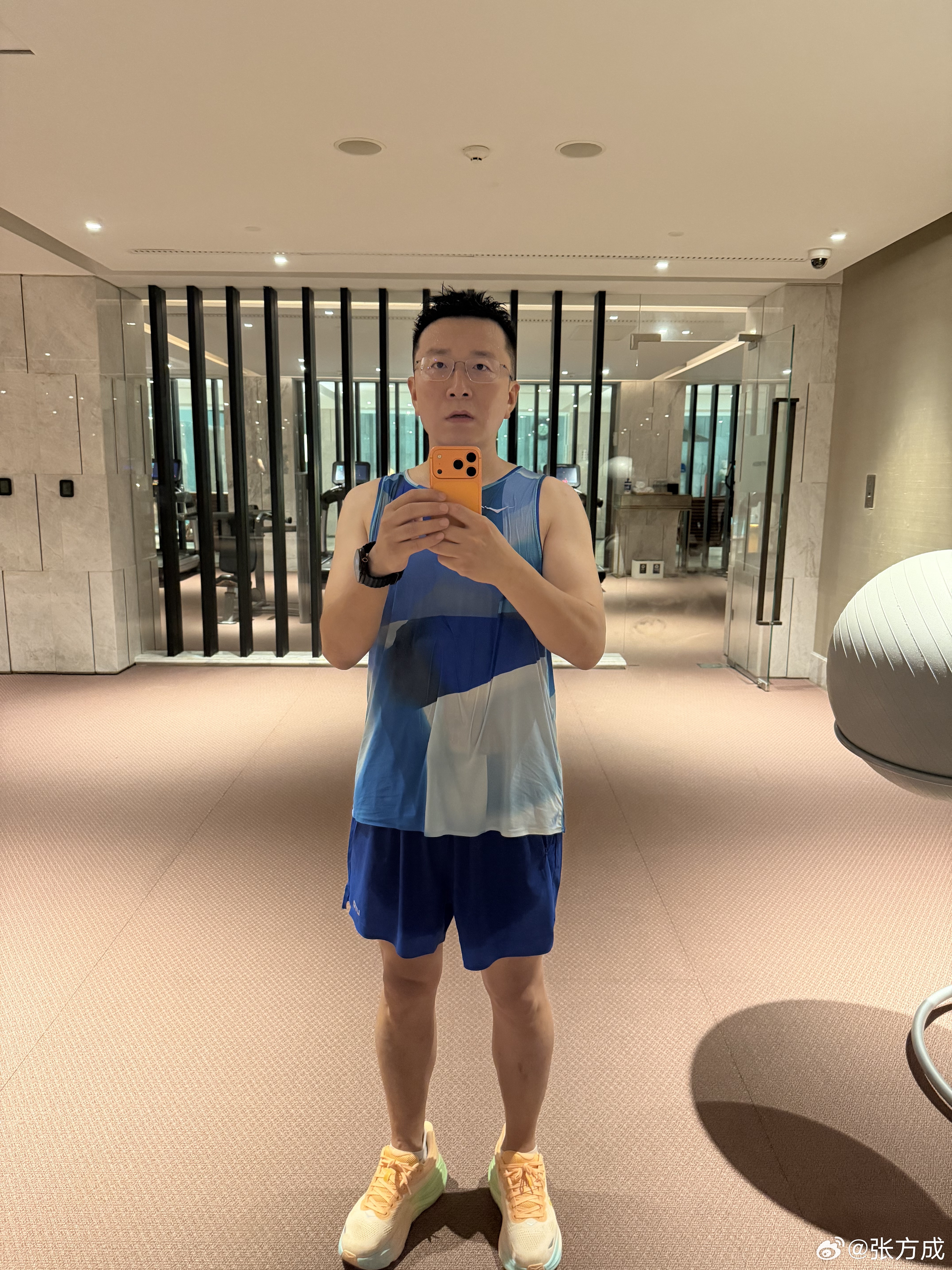 上海大众体育季来上海三天第一天运动挺好 然后聊天到4点半睡第二天吃饭到三点多睡第