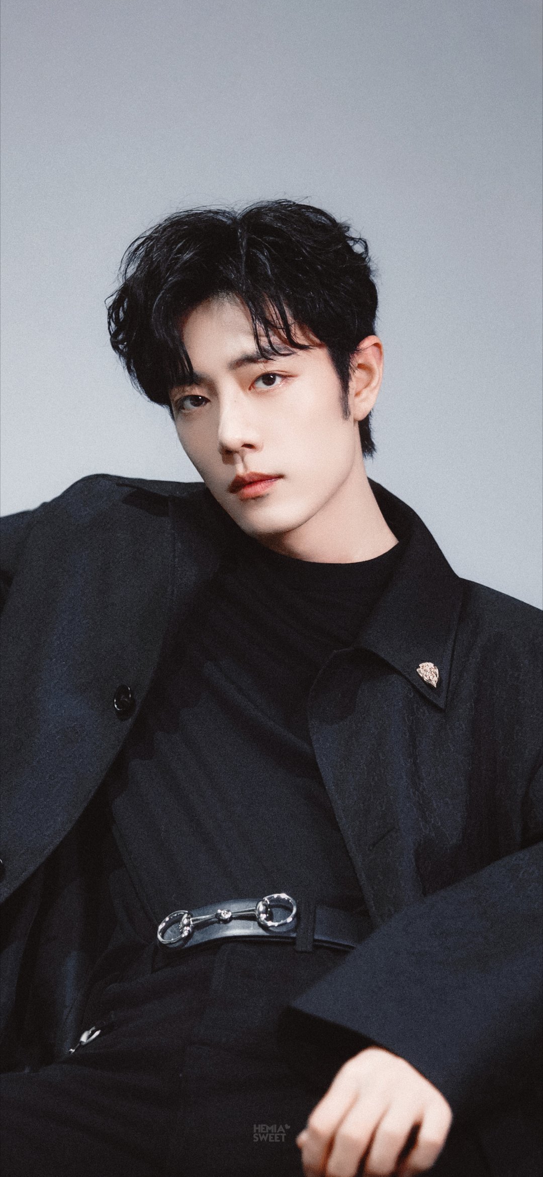 肖战壁纸肖战 肖战向全世界安利肖战 爱没有方向，你就是风标，你在哪我的爱就在哪 