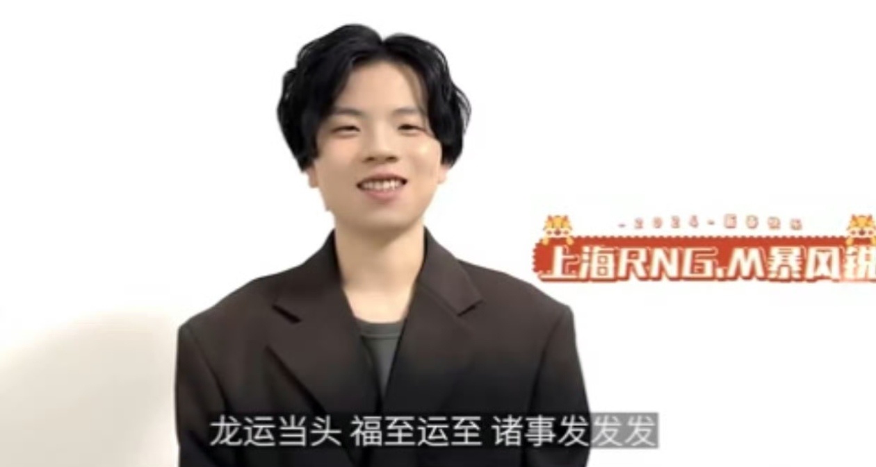 少年秒变老奶奶？[允悲][允悲]暴风锐新发型像极了换个发型准备过年的时髦的姨！看