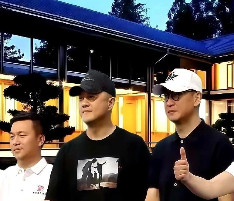 冲着李亚鹏的名字，我去了他在丽江的民宿。本来做好了挨一刀的准备，结果住了三天，出