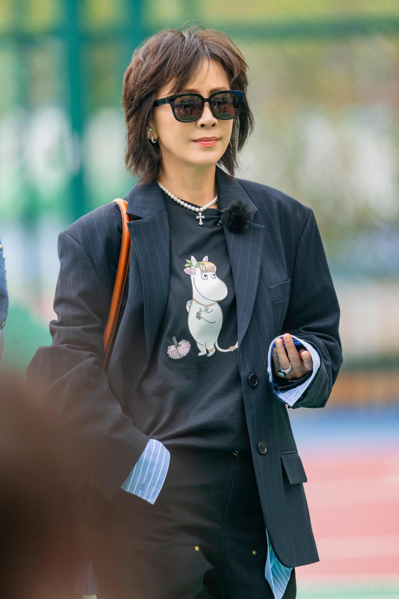 刘嘉玲宁静能不能多吃点饭戴墨镜的两位姐姐都好酷 