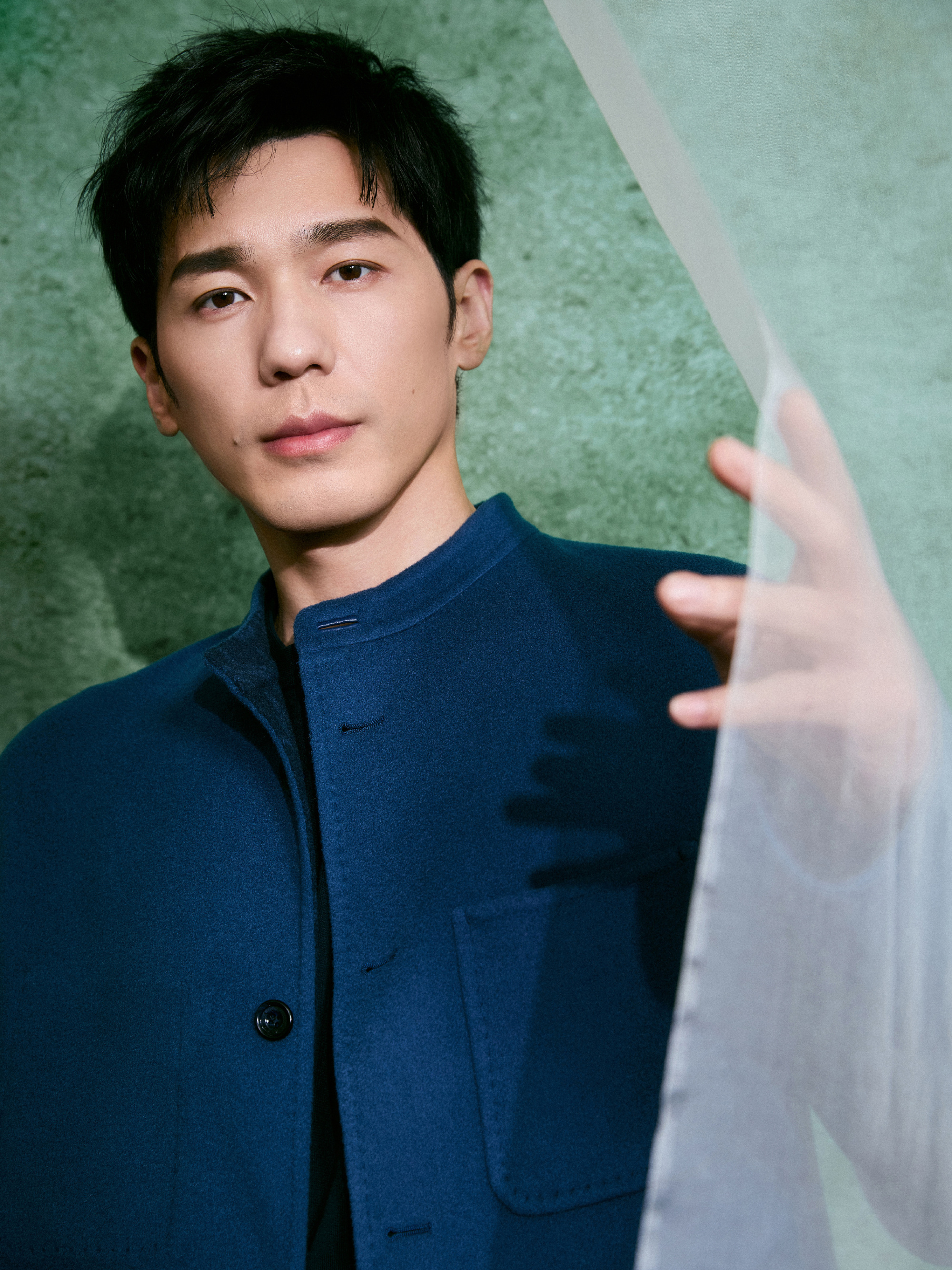 今年最惊艳的平行宇宙在白宇身上展开！徐胜利在四合院写众生相，钱弘俶在宫阙中绘江山