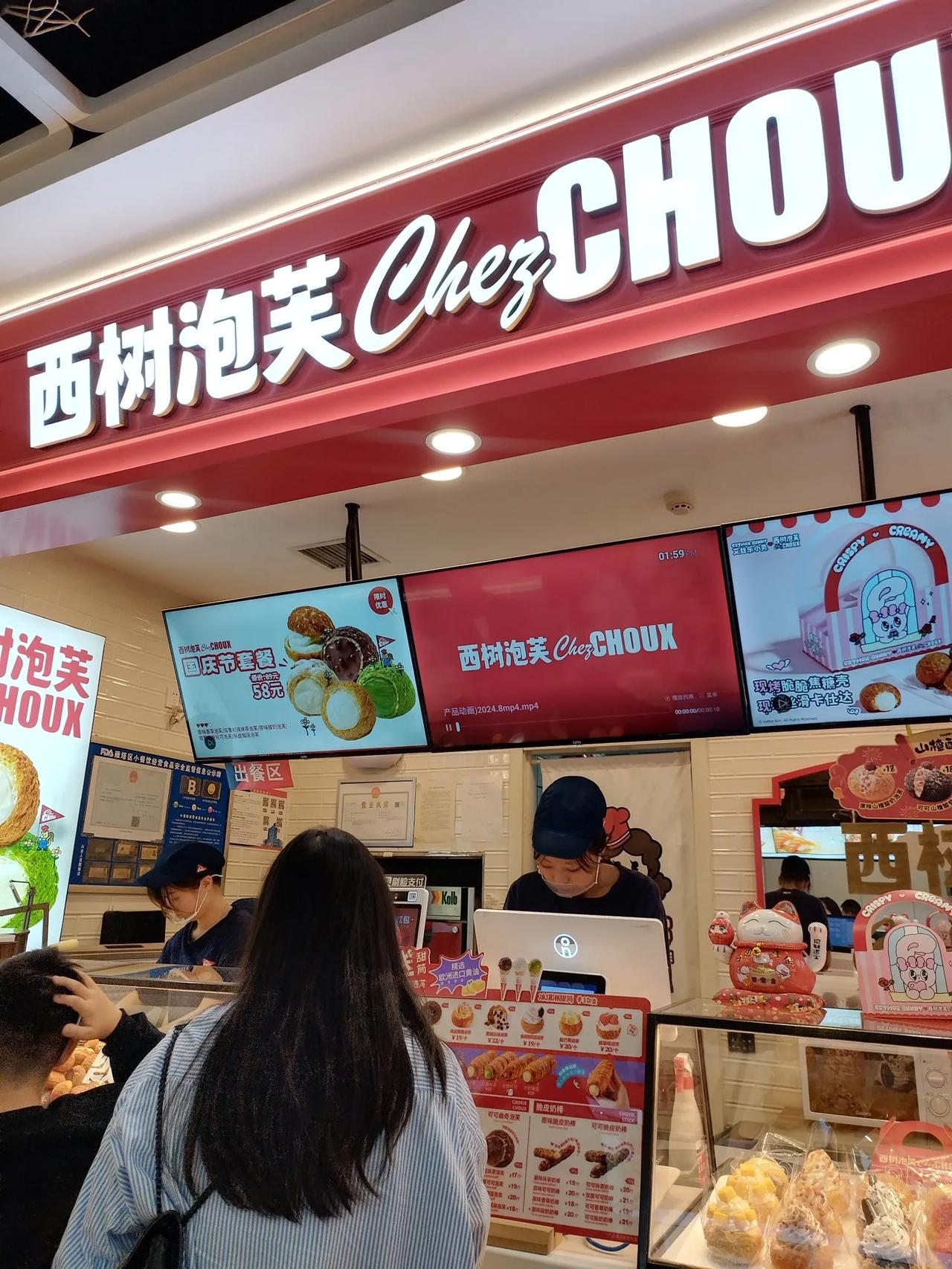 昨天去了趟三森家具城，回来的时候在小寨倒地铁，地铁站E口直通赛格，好几年没去了，