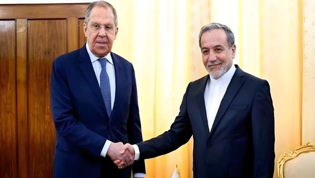 美伊要是真刀真枪干起来，俄罗斯绝对不可能蹲旁边看热闹。

这可不是啥讲义气、够朋