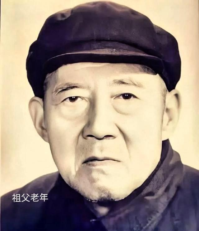 祖父20岁时，已经走在了时代的前沿。1926年，他成为了石家庄党史上第一个农村党