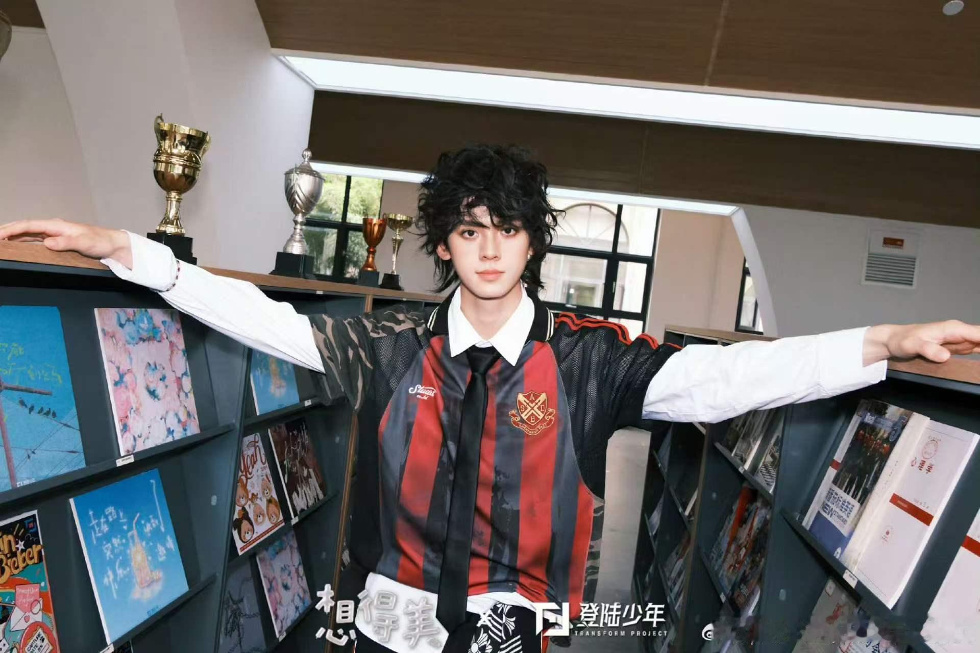 左航唱了汪苏泷的有点甜一路向海的少年高温长途徒步本就十分磨人，四十度的新疆更是加
