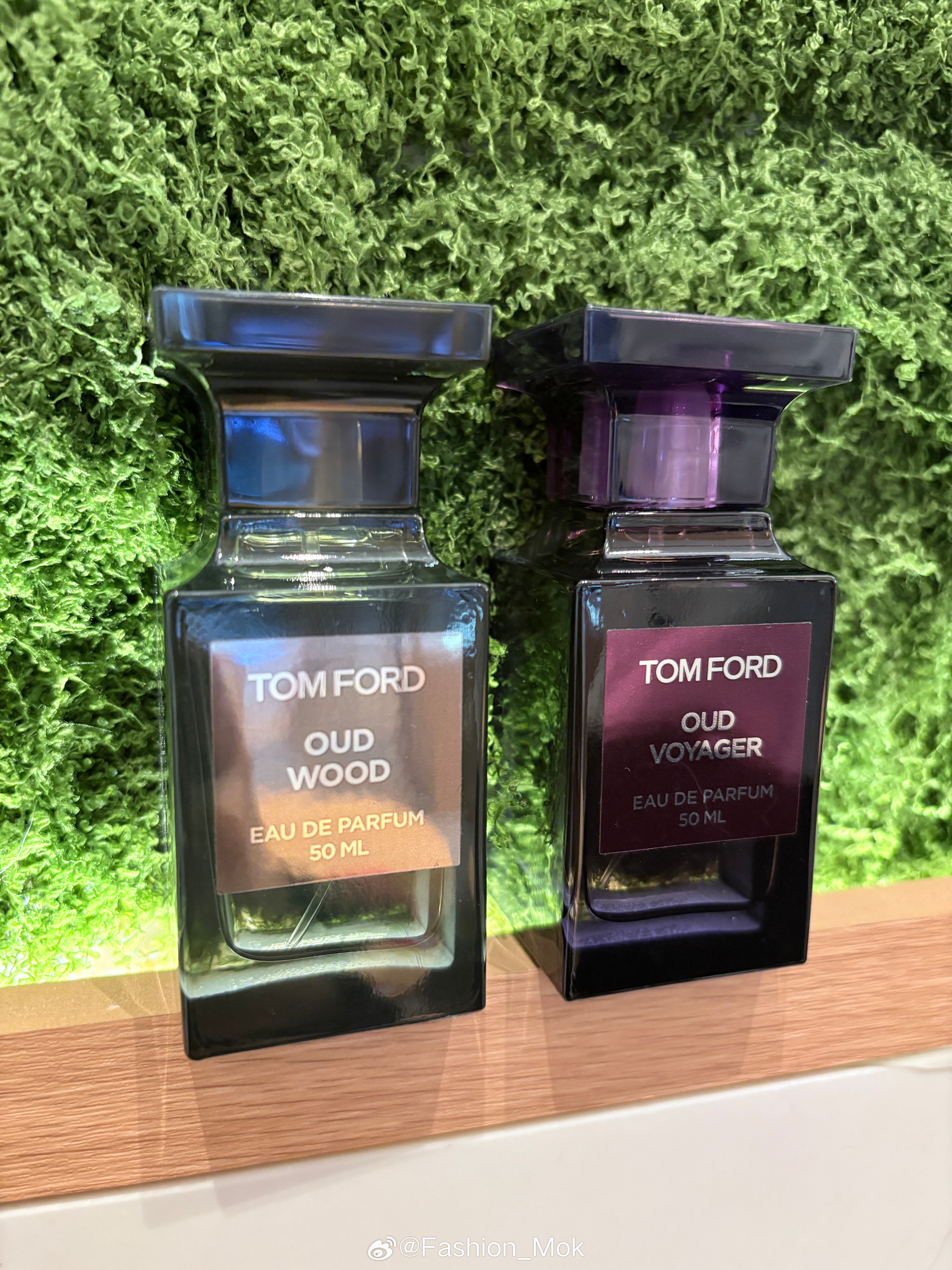 💜 谁说香水只能用来喷和闻？TOM FORD 绯境乌木的绯紫渐变色建筑感瓶身还