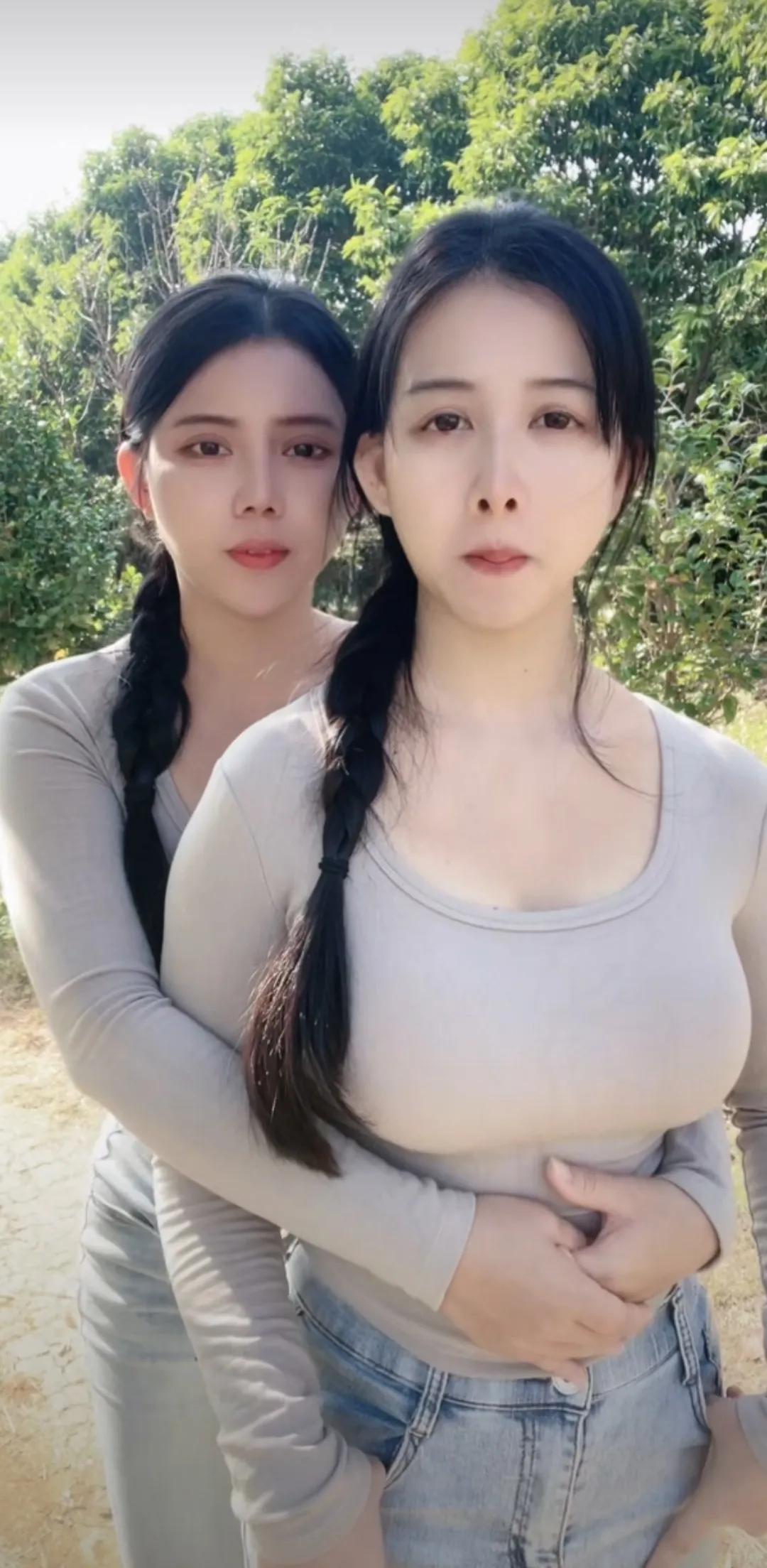 姐妹情深，一起享受阳光的美好时光！🌞👭