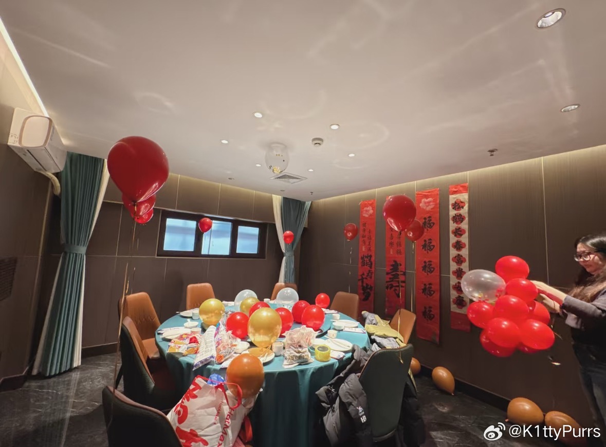 这才是老辈子想要的仪式感不追逐新奇花哨的套路，遵从祖辈留下来的礼仪规矩。众人齐聚